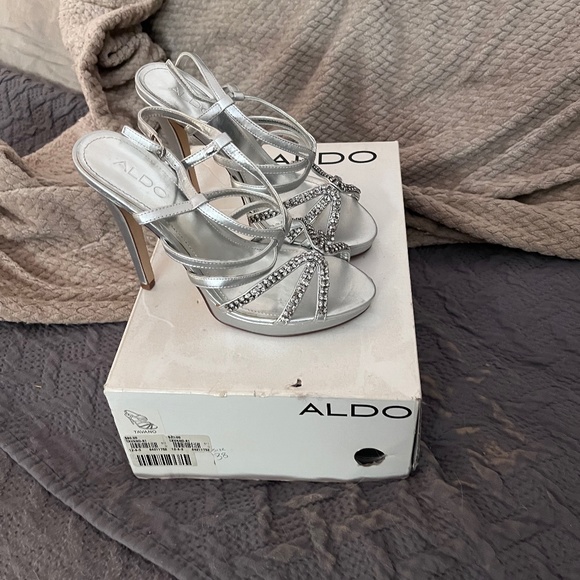 Shoes - Picture 1 of 4